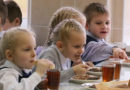 Только несколько самоуправлений сохранят бесплатные обеды для всех школьников