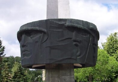 Министр недоволен затягиванием процесса по сносу памятников в Даугавпилсе: “Это похоже на саботаж”
